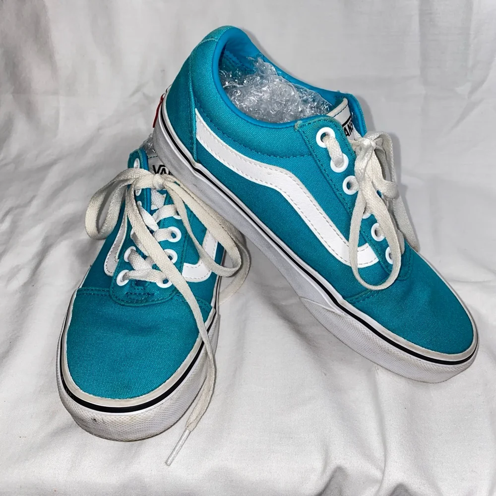 Women's Vans Teal and White Low Top Sneakers Size 6